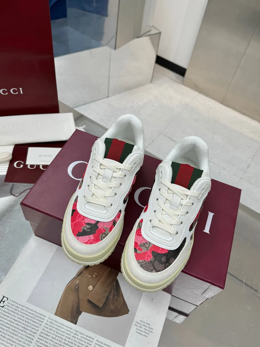 Men's Men's Shoes 💰640 Gucci Gucci's latest hot-selling series of high and low-top distressed couple sneakers are shipped. The originals are purchased, developed and manufactured. This high-low top sneaker adopts a basketball-style silhouette design, cleverly integrated with hollow panels and distressed effects, showing its unique ingenuity. The ingenuity incorporates brand logo details such as interlocking Double G styling accessories and Gucci lettering, a low-key tribute to the brand's design heritage.  ▪️ Fabric: Original customized imported first-layer cowhide ▪️ Lining: Sweat-absorbent and deodorant towel lining ▪️ Sole: Original molded TPU sole ▪️ Sole thickness: 3cm ▪️ Size: 36-40 (35 women 41 custom-made